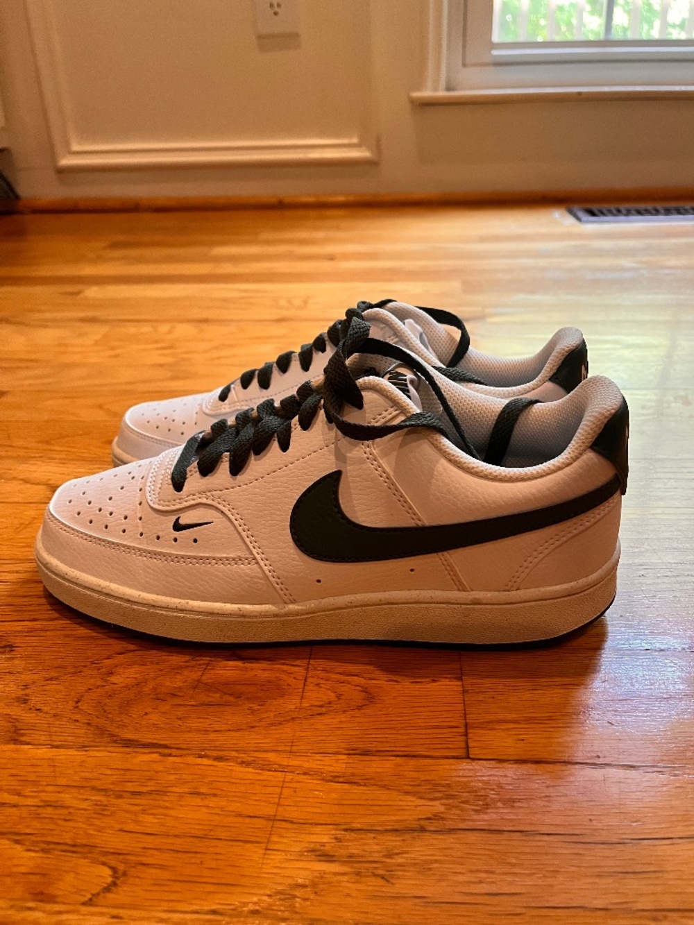 Women's Nike Court Vision Low Sneaker Size 8